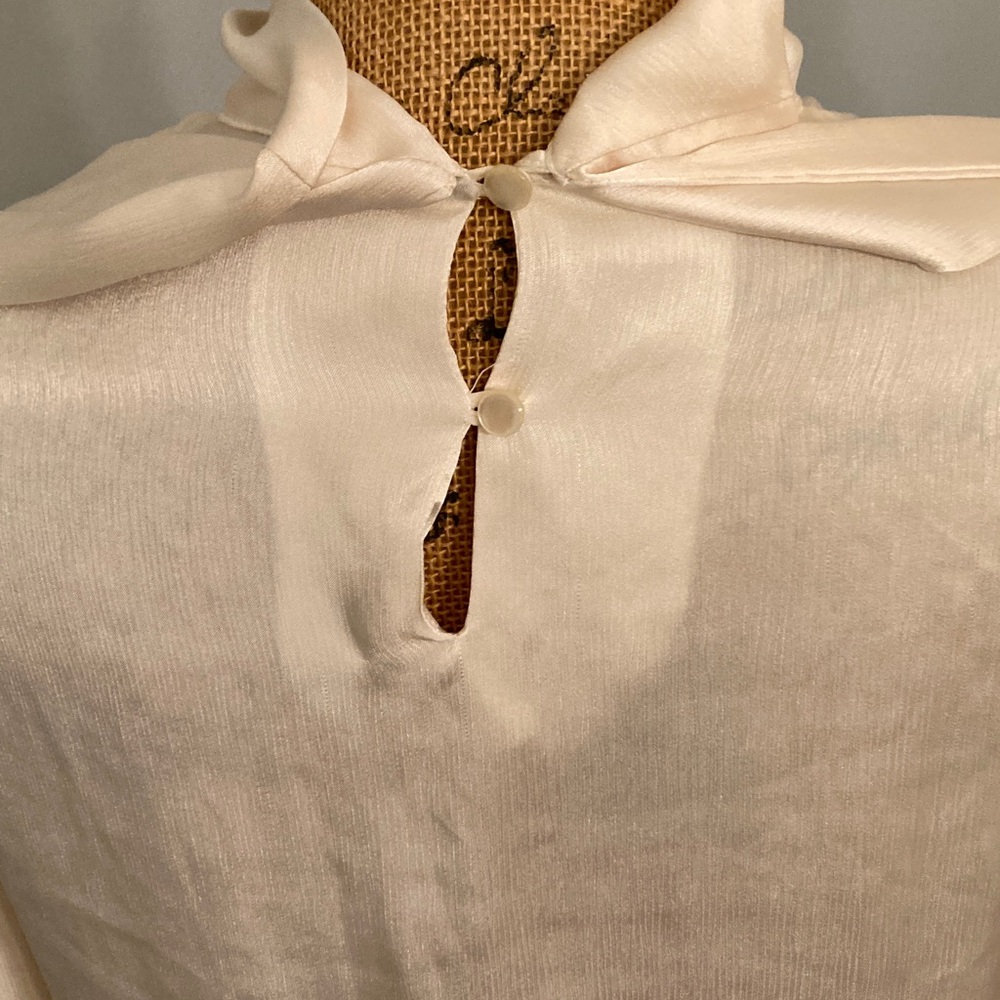 Chic Women's Cream Blouse with Stylish Neck Tie *No Size Tag: 38" Chest - Picture 4 of 12